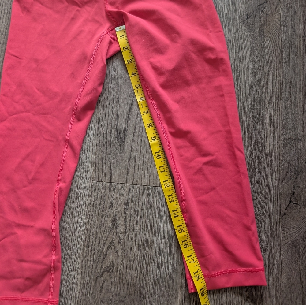 Lululemon Vibrant Pink High-Waisted 3/4 length Leggings - Picture 4 of 4